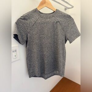 Lululemon swiftly tee. Gray heather. Size 2.